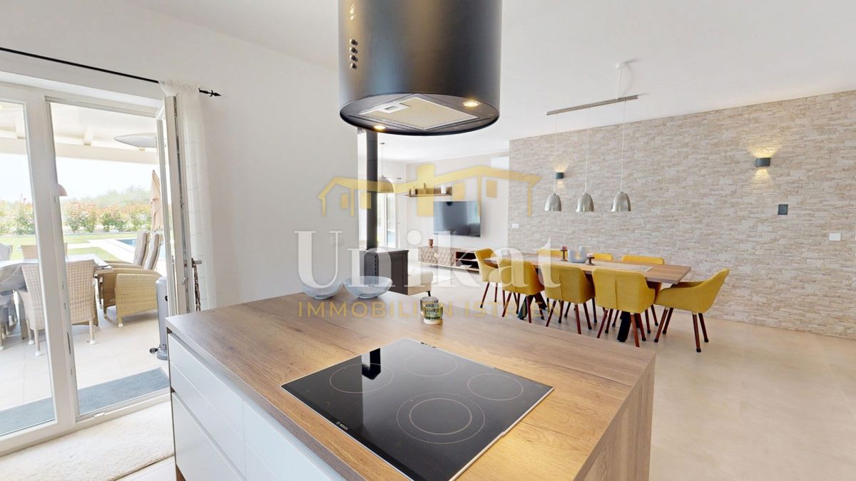 Hiša blizu Vižinade - vrt, bazen, 4 spalnice